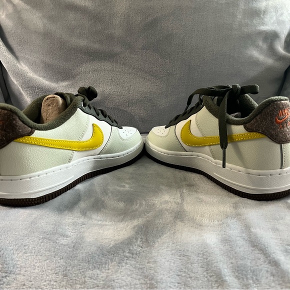 Nike Air Force 1 LV8 GS - Summit White / Vivid Sulfur (5.5 Youth = 7 Women's) - Picture 6 of 11